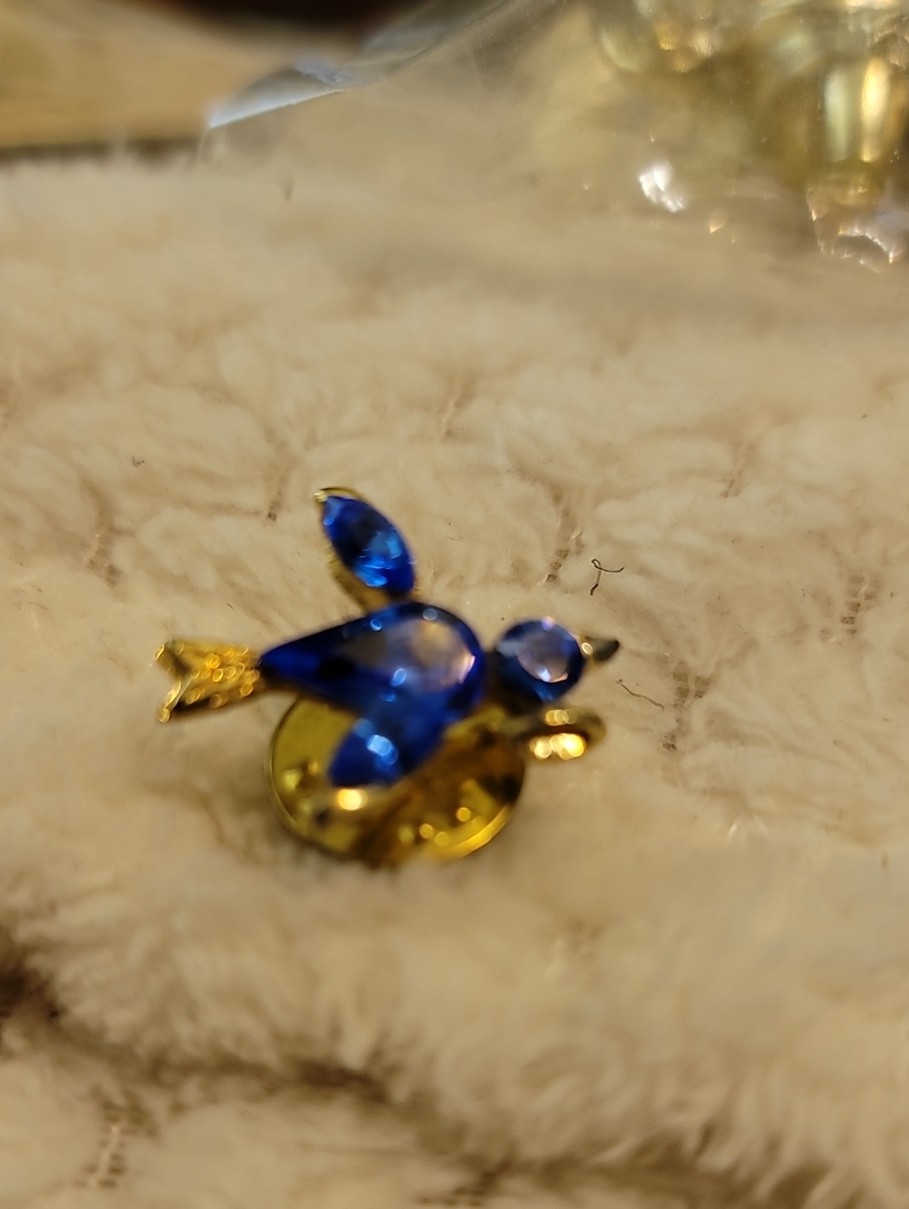 Thoughtful Little Angels Bluebird of Happiness lapel pin (48) Off Card